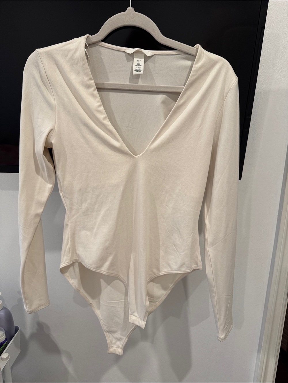 H&M Cream V-Neck Long Sleeve Bodysuit SZ M Soft